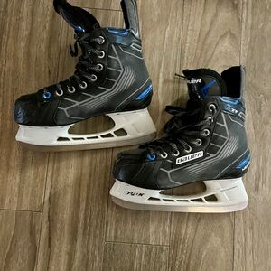 Bauer Junior Black and Blue Hockey Skates size 4
